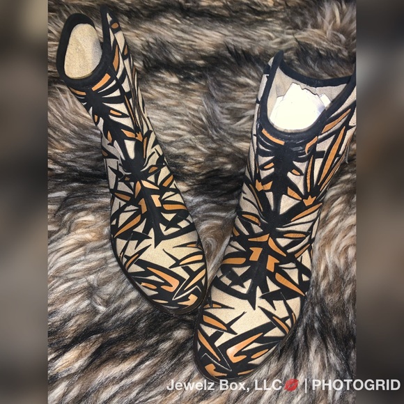 🌸Jimmy Choo🌸 RARE Mina Palm Canvas Ankle Boot - Picture 2 of 5